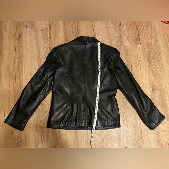 Vintage Y2K Genuine Butter-soft Leather Blazer. Pit to pit = 19.5 in. 2 pockets. - Picture 6 of 16